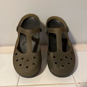 Crocs maryjanes olive green size women’s 6